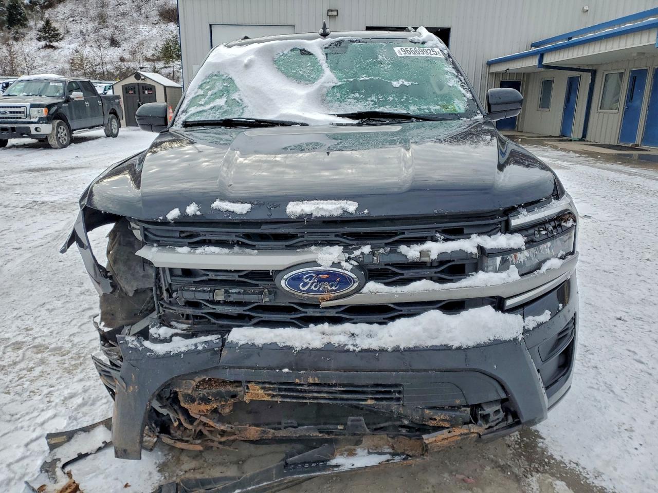 2024 FORD EXPEDITION XLT photo 5