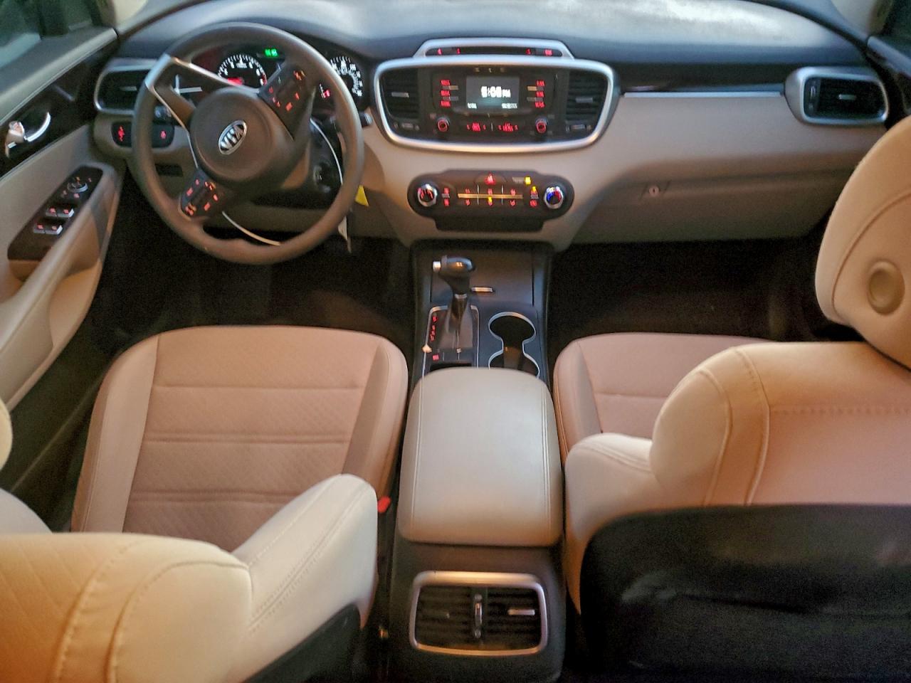 2017 KIA SORENTO LX photo 8