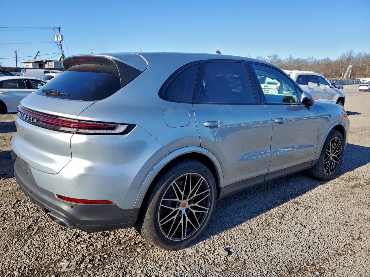 2025 PORSCHE CAYENNE photo 3