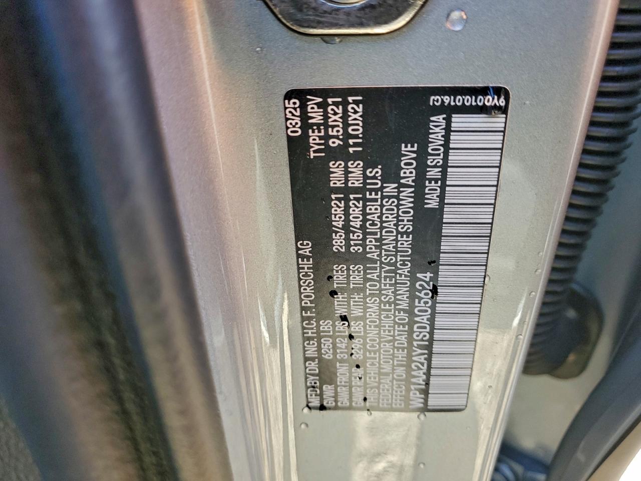 2025 PORSCHE CAYENNE photo 13