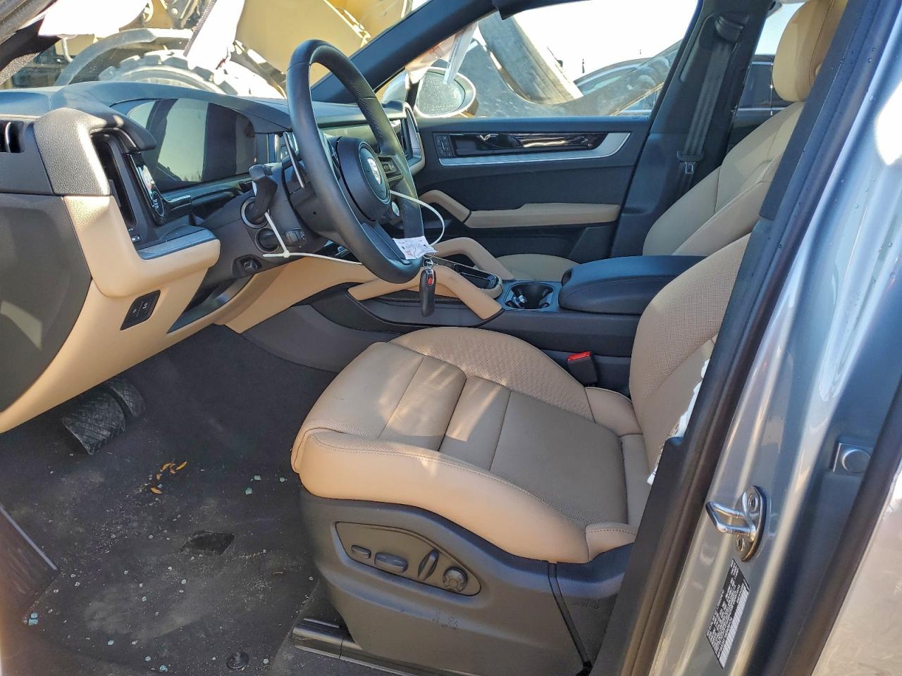 2025 PORSCHE CAYENNE photo 7