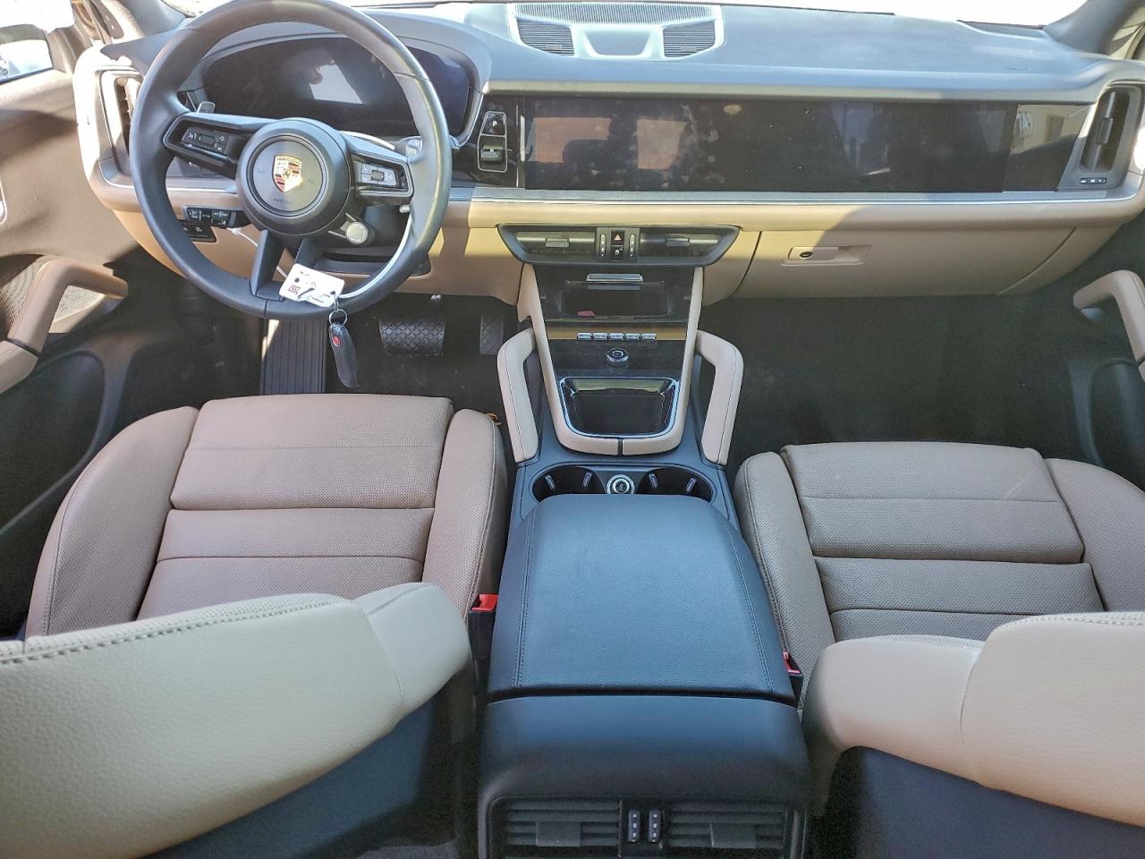 2025 PORSCHE CAYENNE photo 8