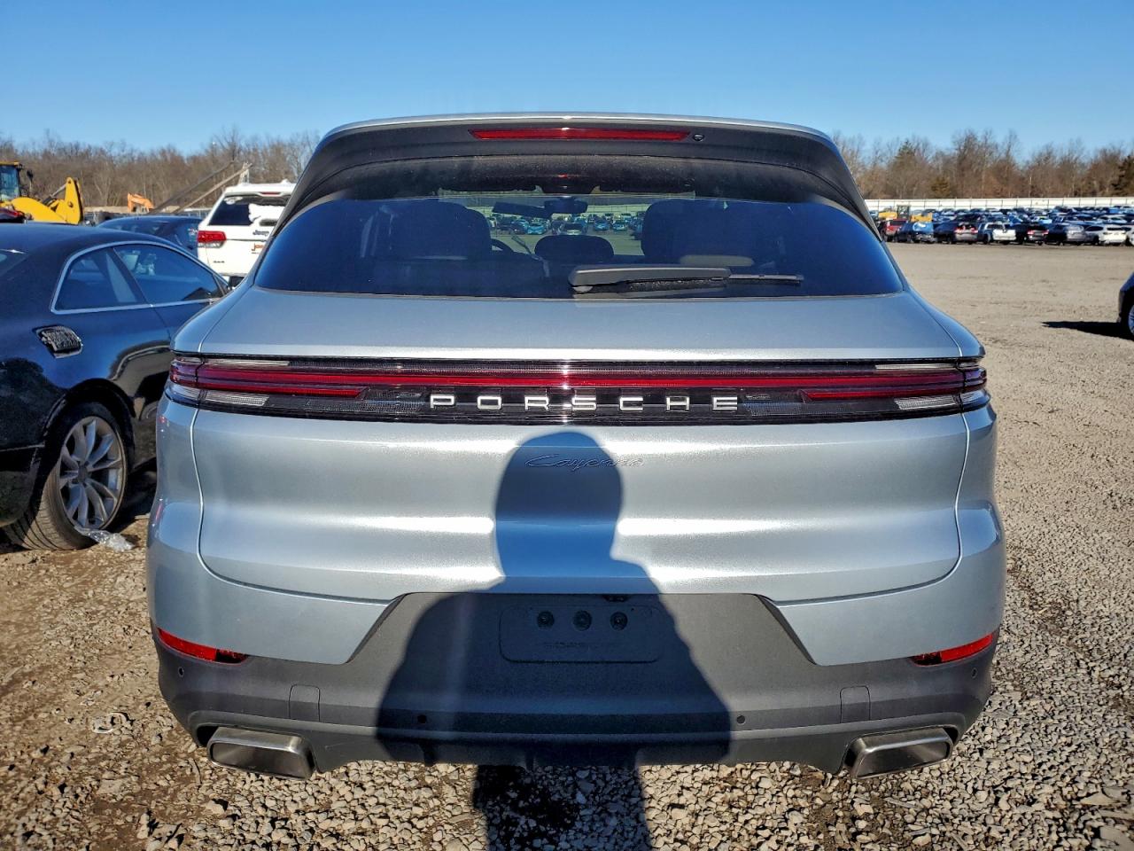 2025 PORSCHE CAYENNE photo 6