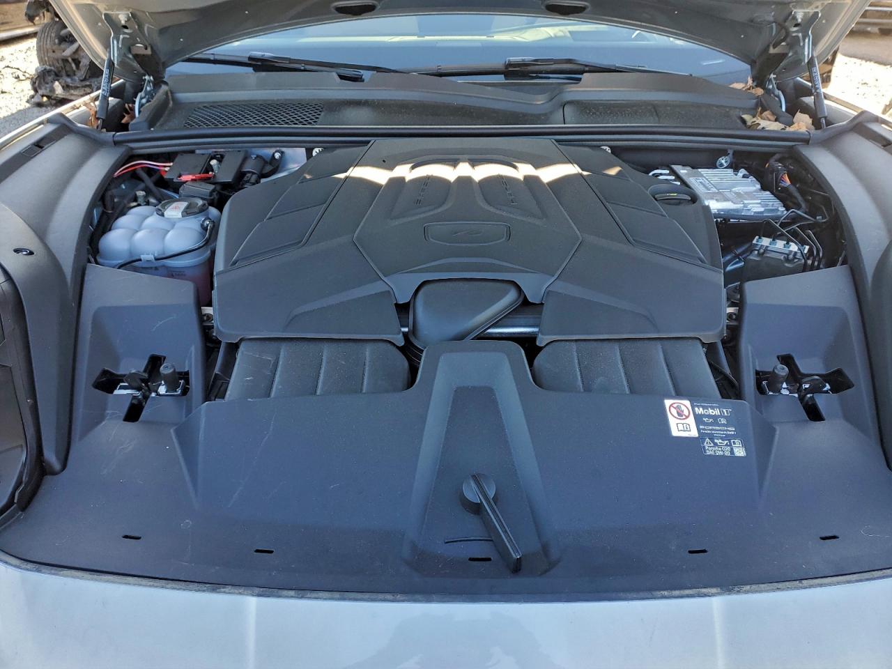 2025 PORSCHE CAYENNE photo 12
