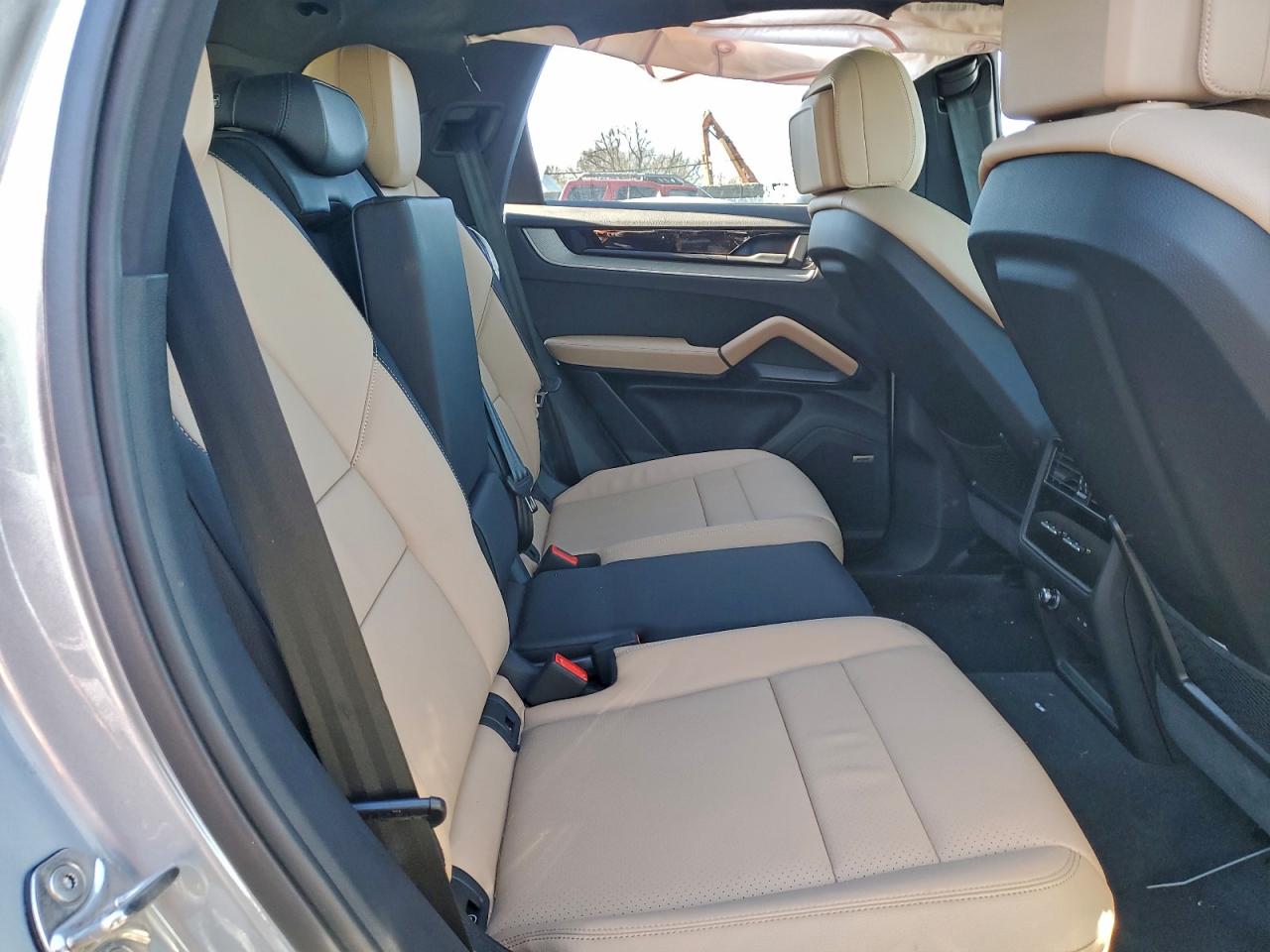 2025 PORSCHE CAYENNE photo 11