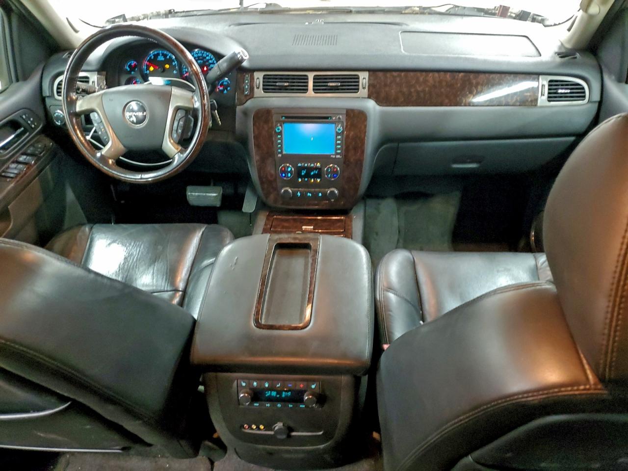 2011 GMC YUKON XL DENALI photo 12