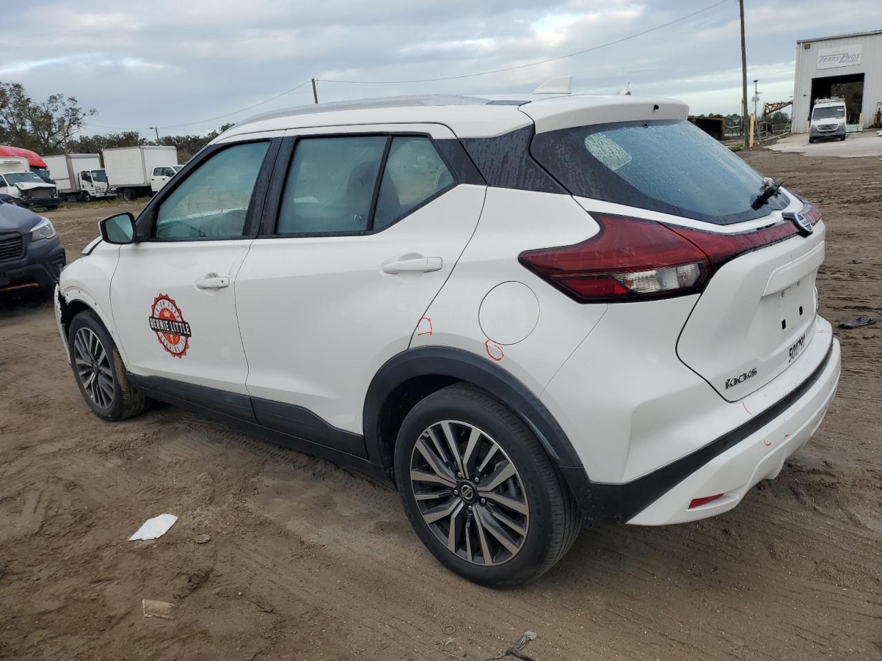 2021 NISSAN KICKS SV photo 2