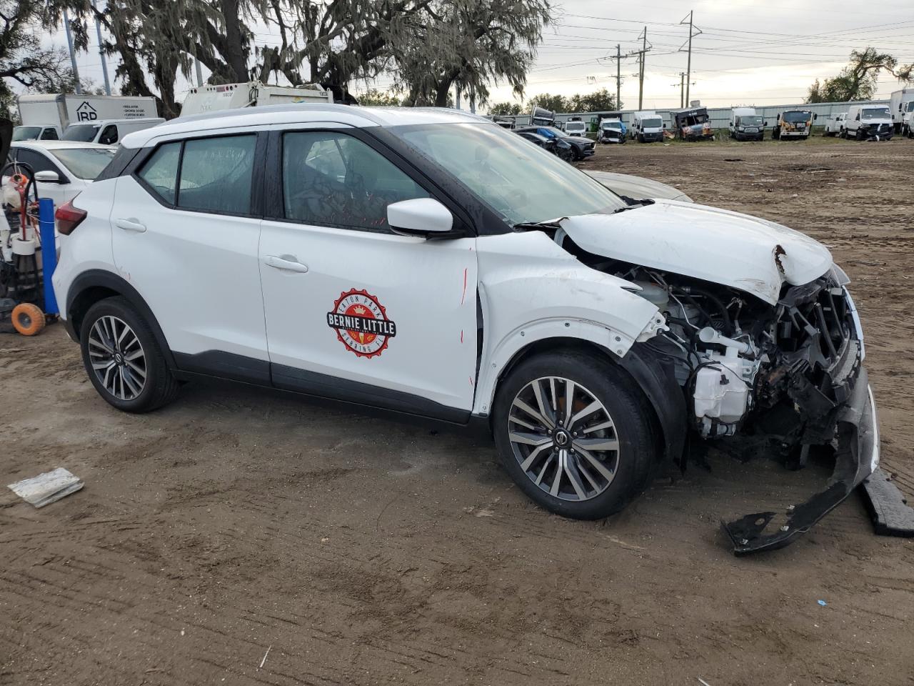 2021 NISSAN KICKS SV photo 4