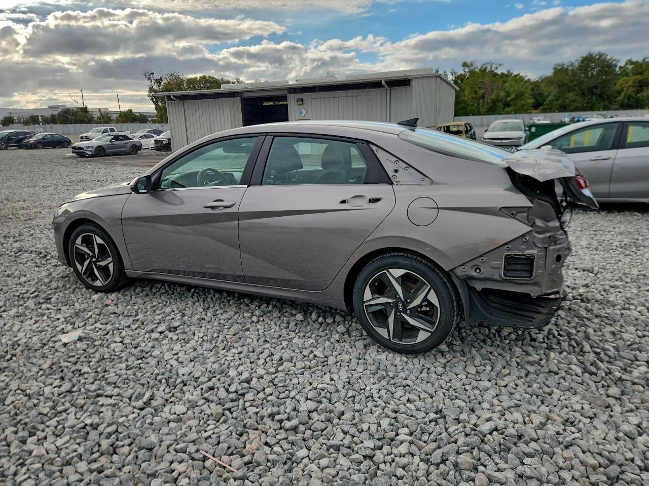 2022 HYUNDAI ELANTRA SEL photo 2