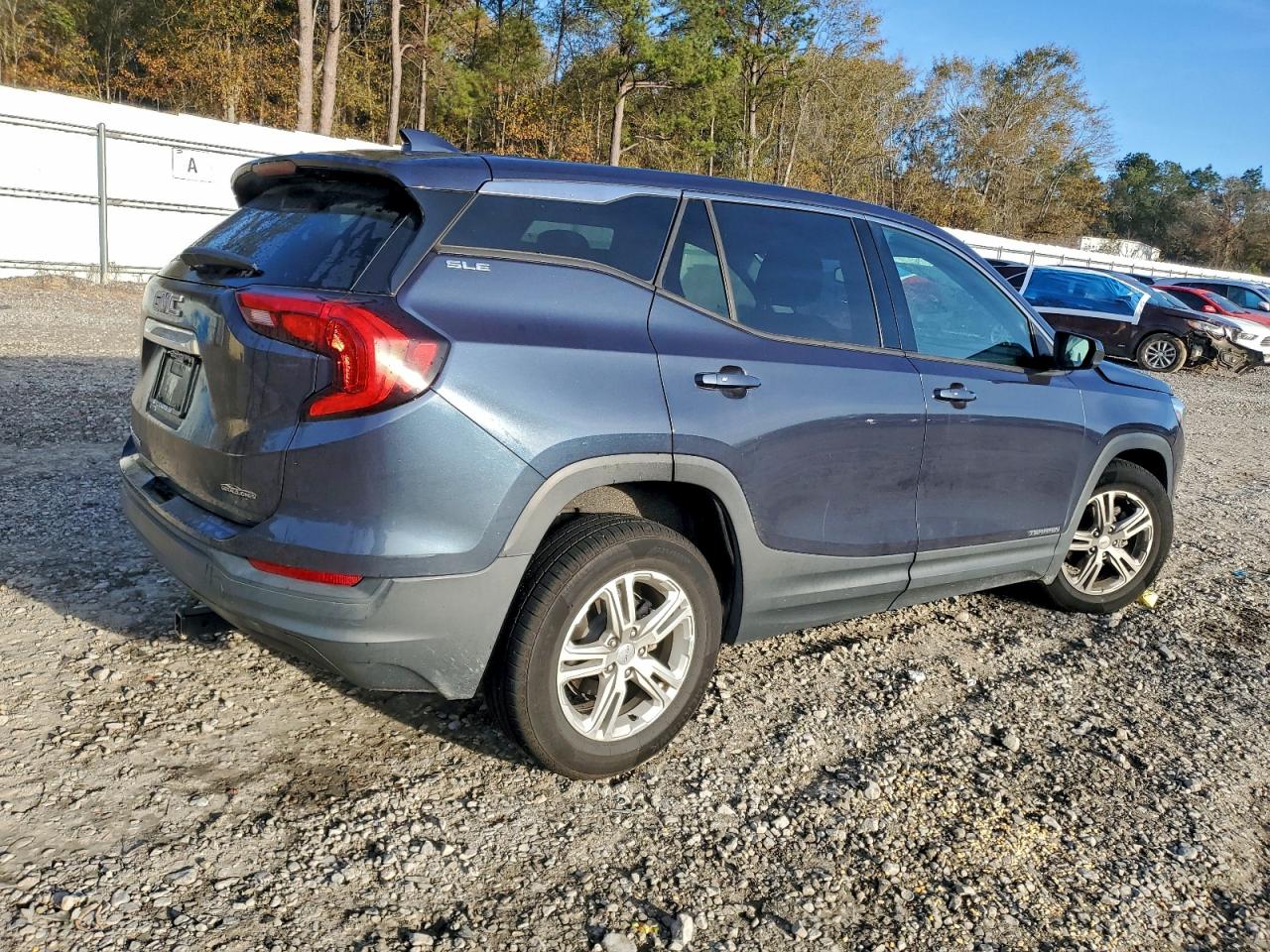 2019 GMC TERRAIN SLE photo 3