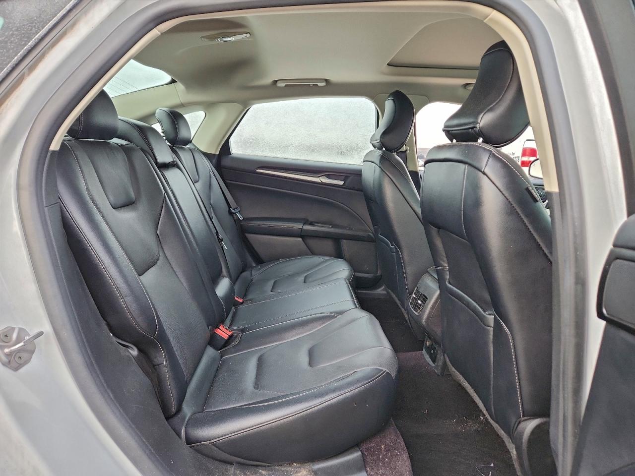 2017 FORD FUSION photo 19
