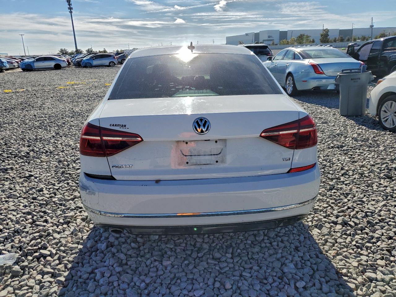 2018 VOLKSWAGEN PASSAT S photo 6
