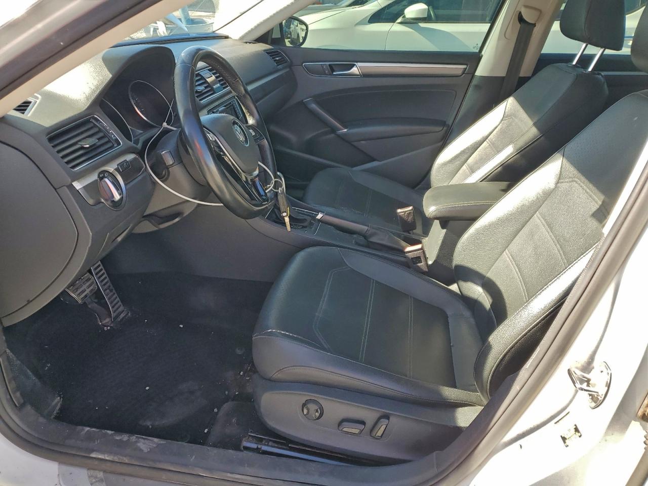 2018 VOLKSWAGEN PASSAT S photo 7