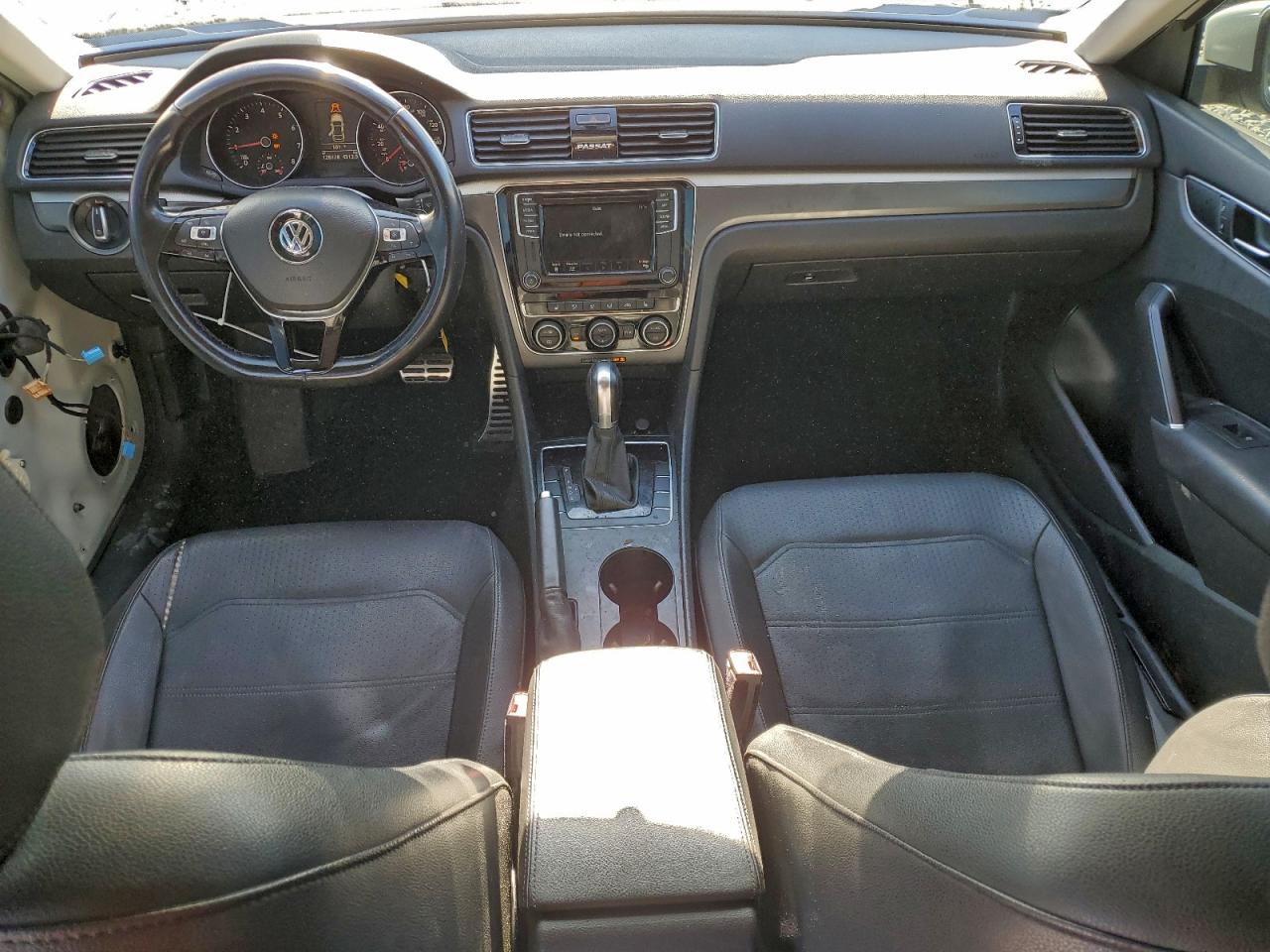 2018 VOLKSWAGEN PASSAT S photo 8