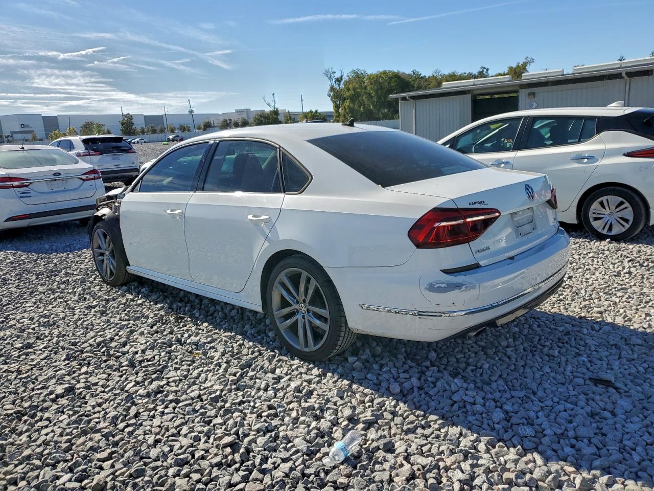 2018 VOLKSWAGEN PASSAT S photo 2