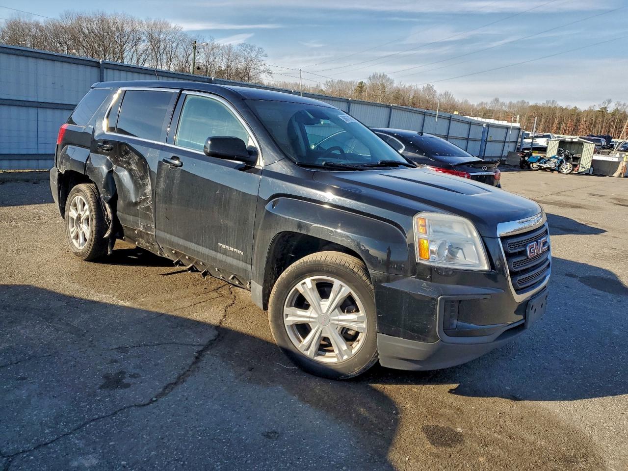2017 GMC TERRAIN SLE photo 4