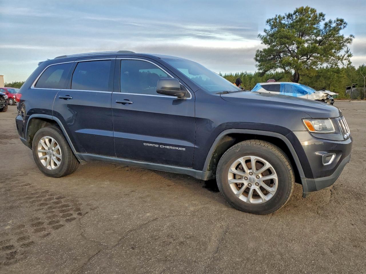 2014 JEEP GRAND CHEROKEE LAREDO photo 4