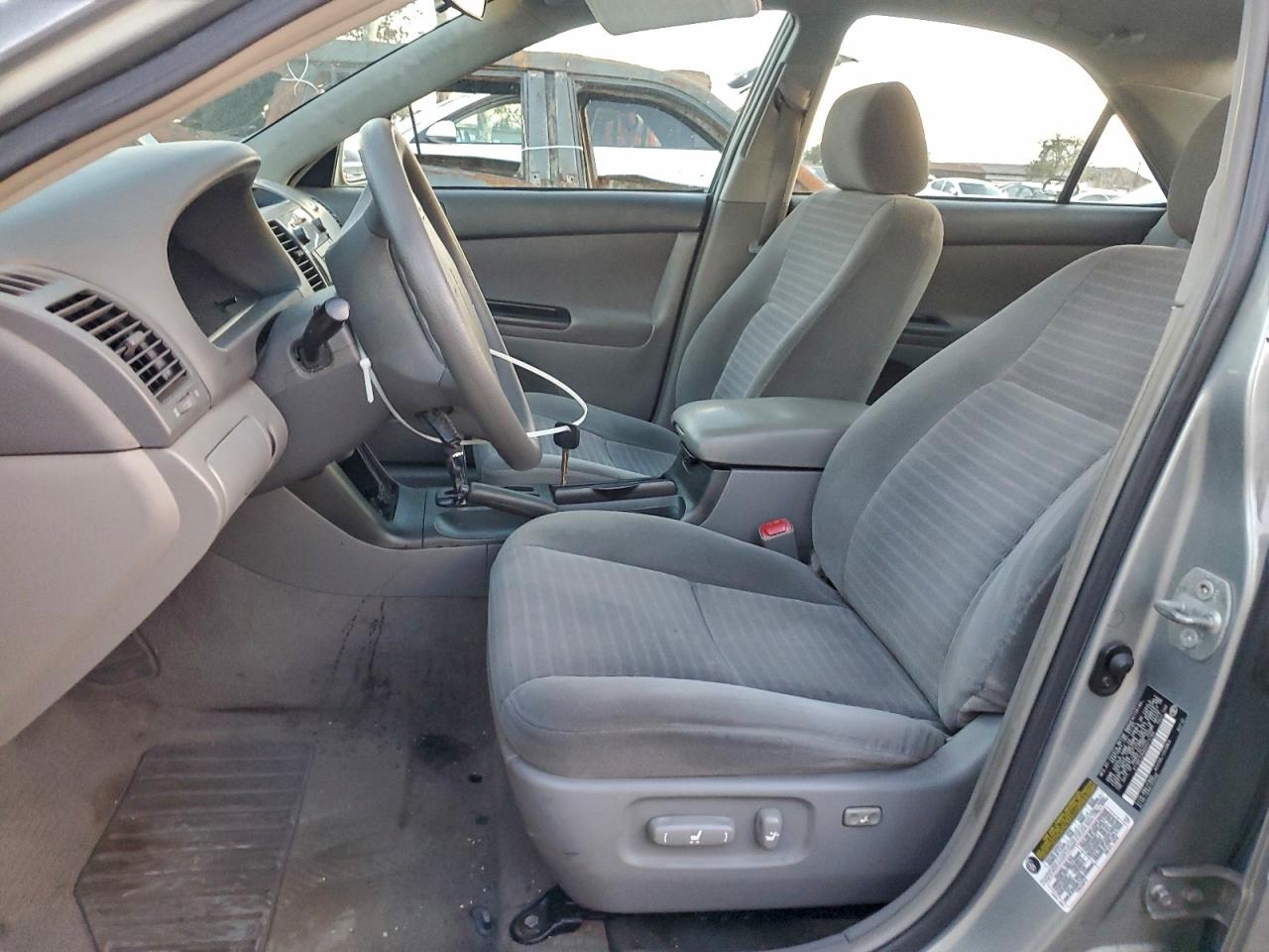 2005 TOYOTA CAMRY LE photo 7