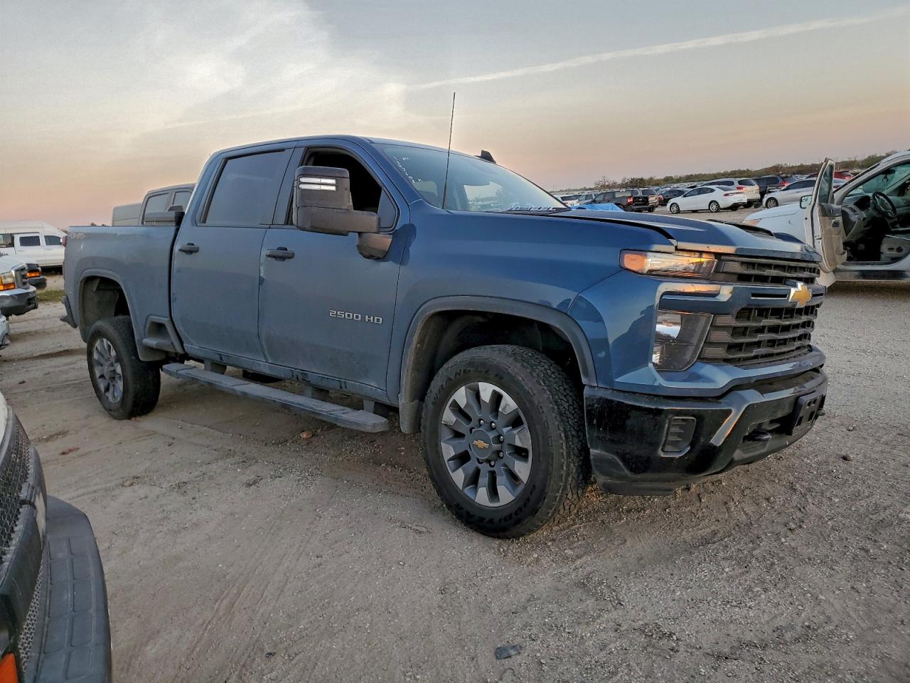 2024 CHEVROLET SILVERADO K2500 CUSTOM photo 4
