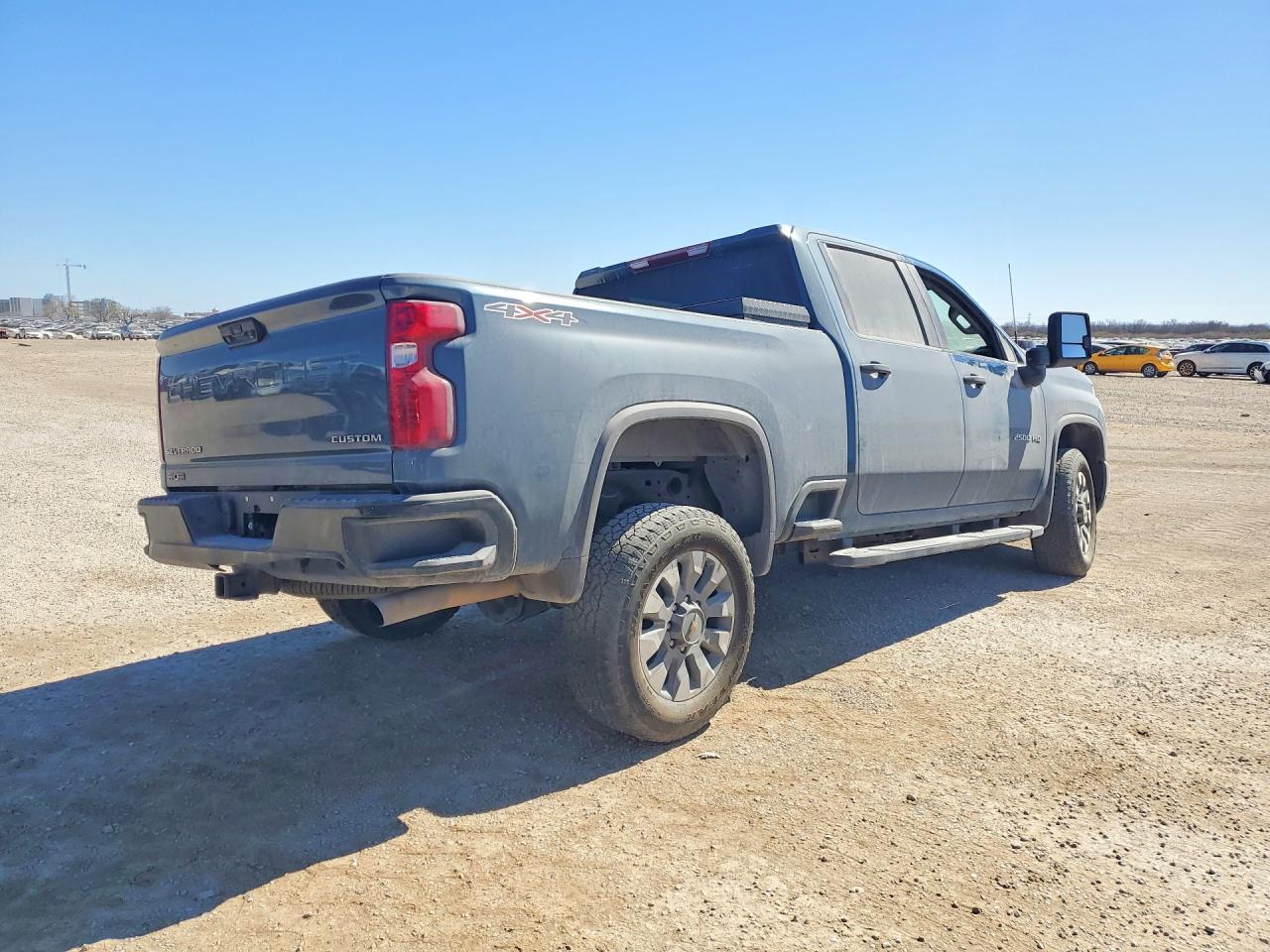 2024 CHEVROLET SILVERADO K2500 CUSTOM photo 3