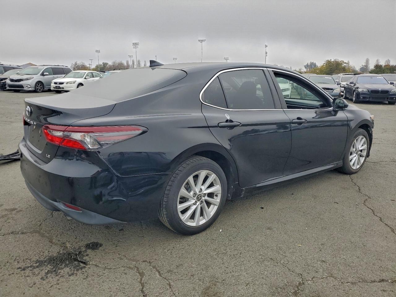 2021 TOYOTA CAMRY LE photo 3