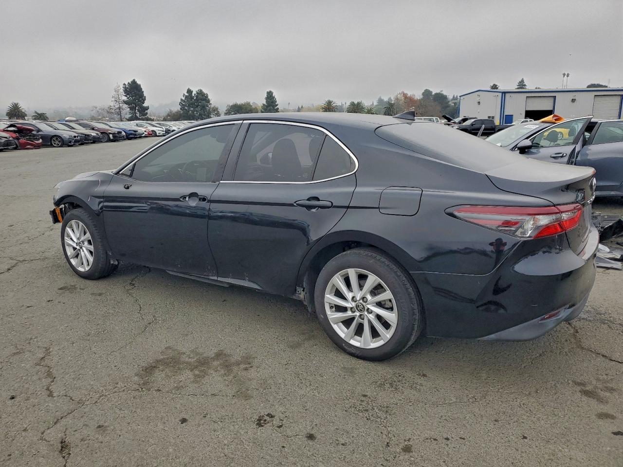 2021 TOYOTA CAMRY LE photo 2