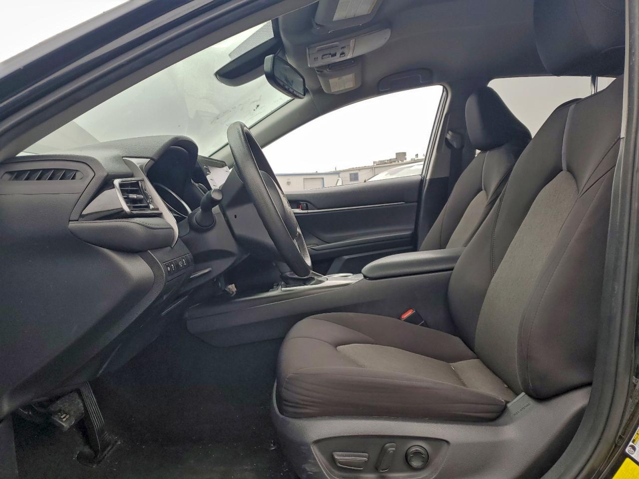 2021 TOYOTA CAMRY LE photo 7
