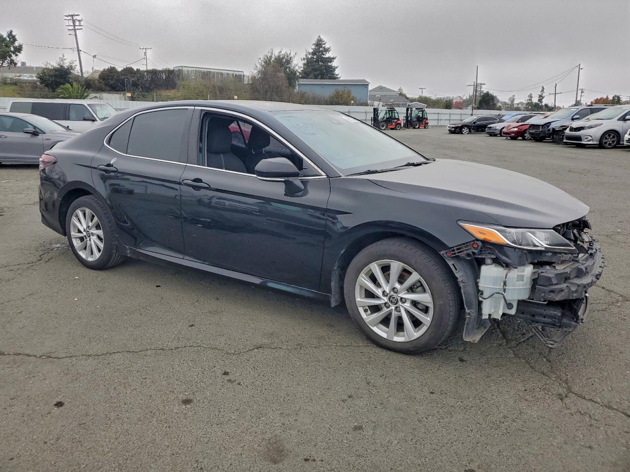 2021 TOYOTA CAMRY LE photo 4