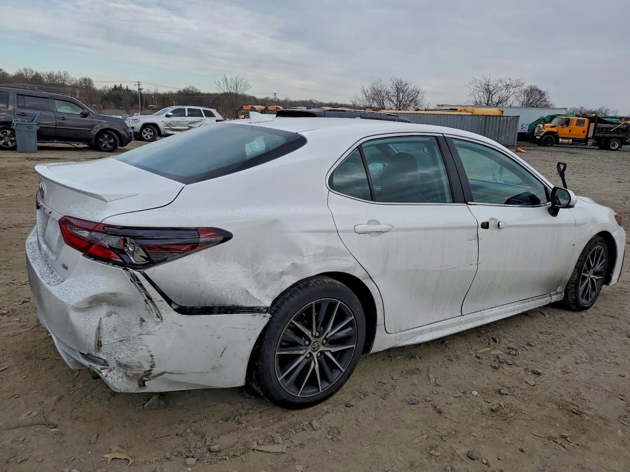 2021 TOYOTA CAMRY SE photo 5