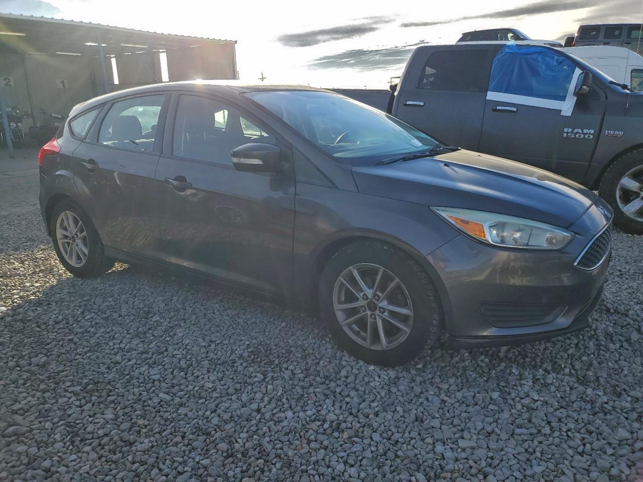 2015 FORD FOCUS SE photo 4