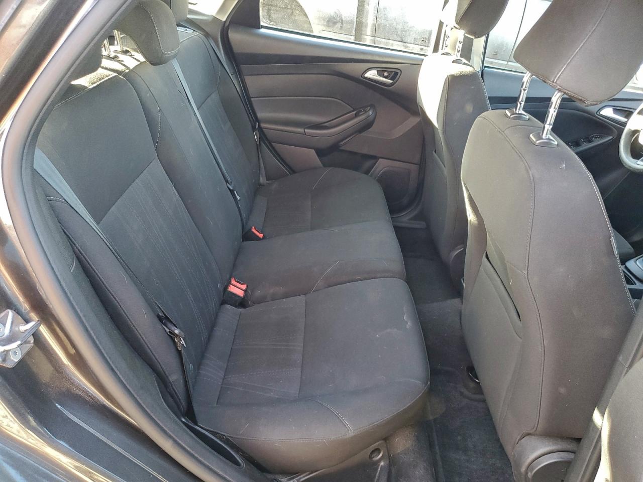 2015 FORD FOCUS SE photo 10
