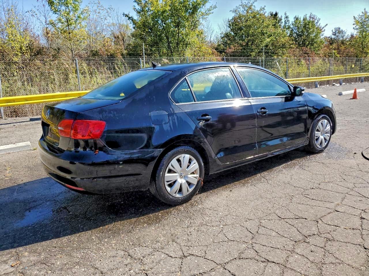 2014 VOLKSWAGEN JETTA SE photo 3