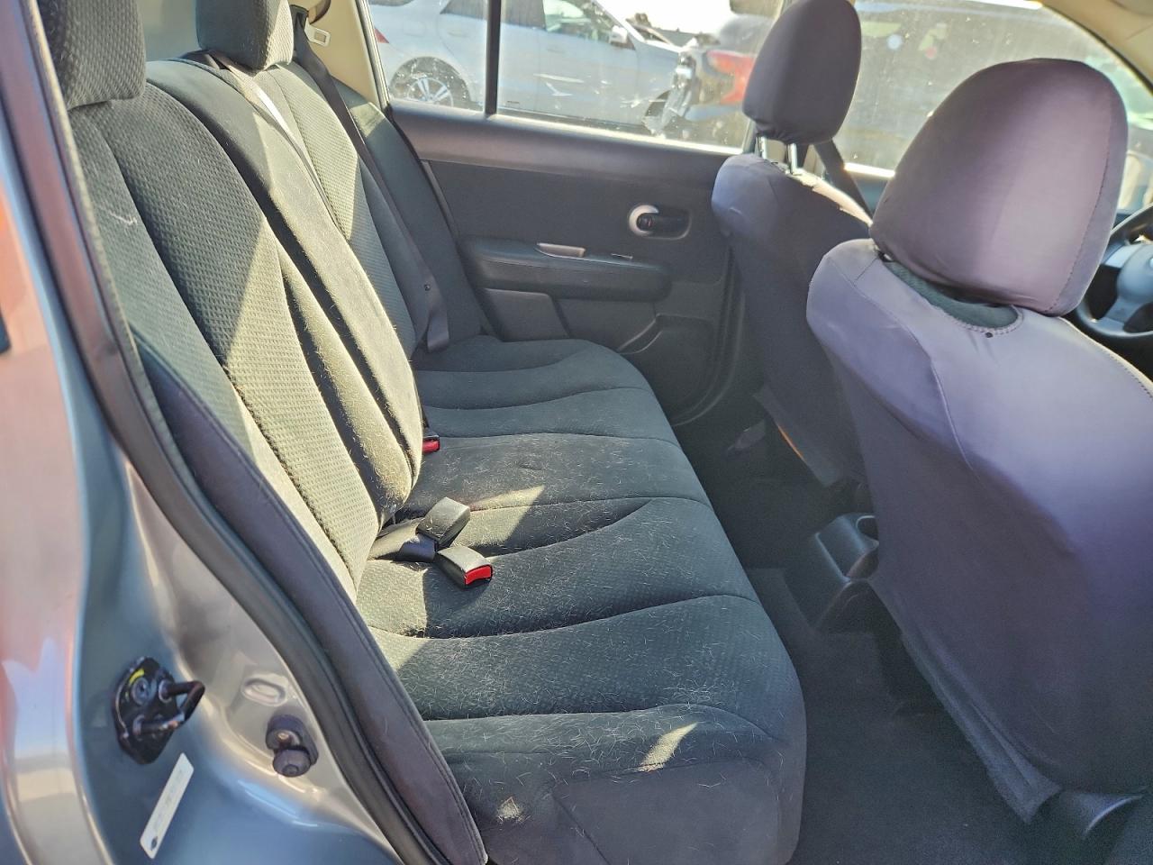 2012 NISSAN VERSA S photo 10