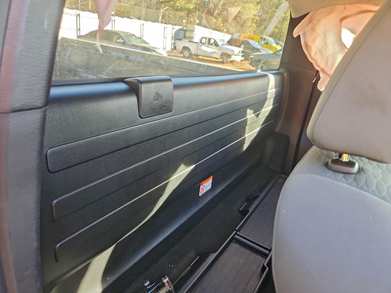 2017 TOYOTA TACOMA photo 28