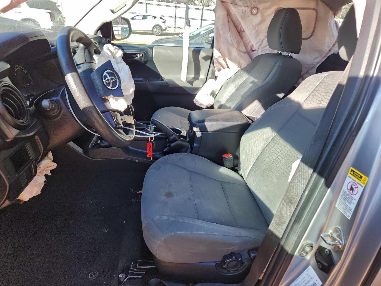 2017 TOYOTA TACOMA photo 19