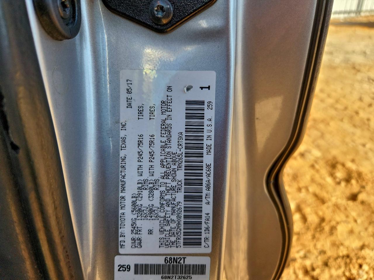 2017 TOYOTA TACOMA photo 34