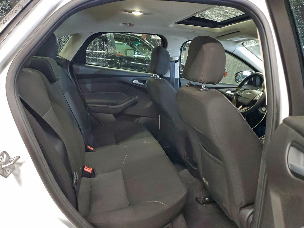 2015 FORD FOCUS SE photo 28