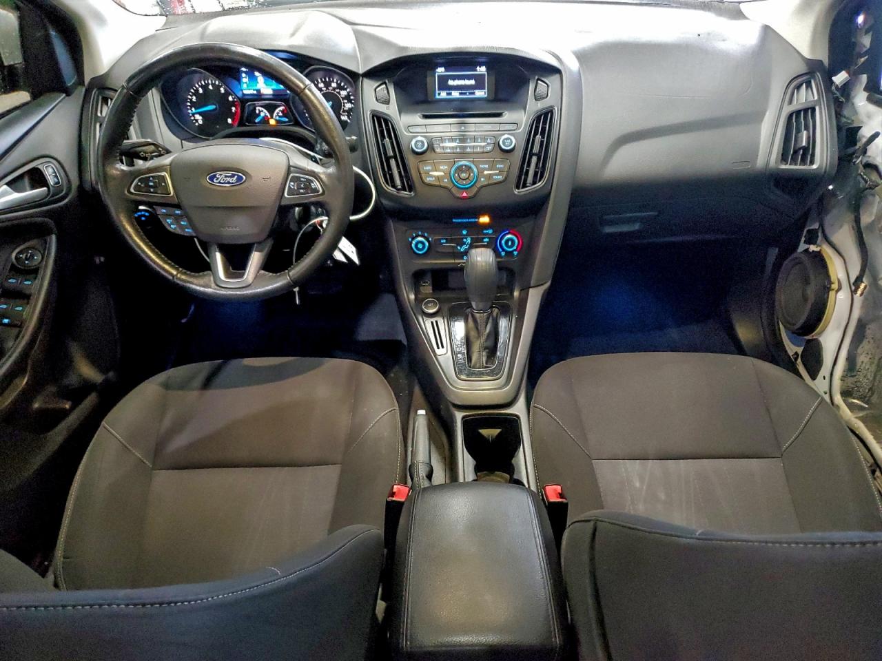 2015 FORD FOCUS SE photo 22
