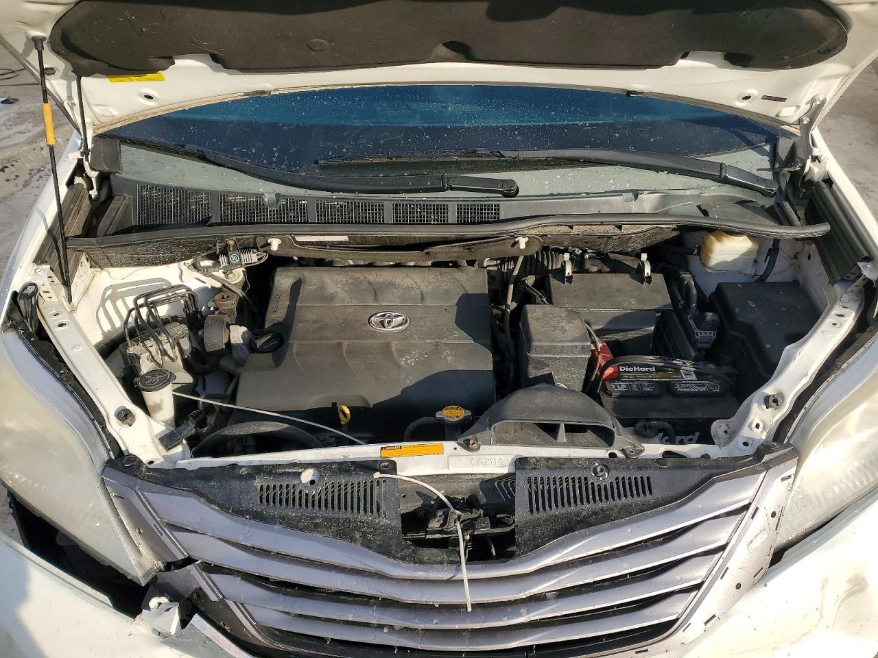 2015 TOYOTA SIENNA XLE photo 12