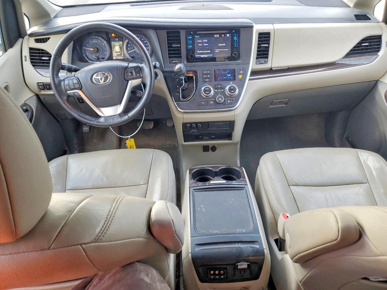 2015 TOYOTA SIENNA XLE photo 8