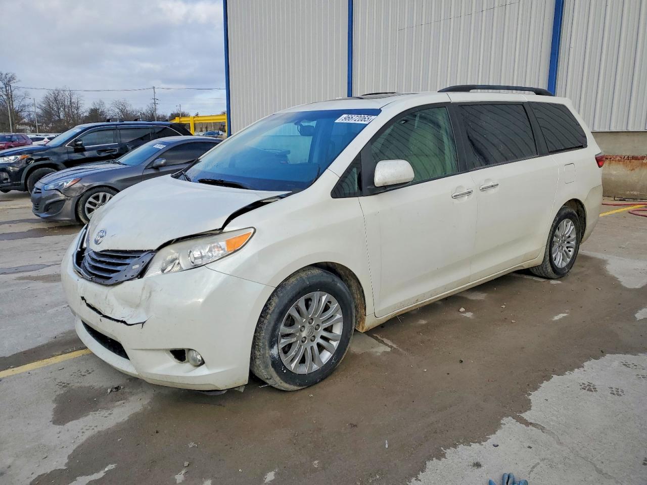 2015 TOYOTA SIENNA