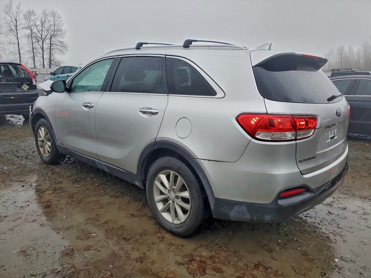 2017 KIA SORENTO LX photo 2