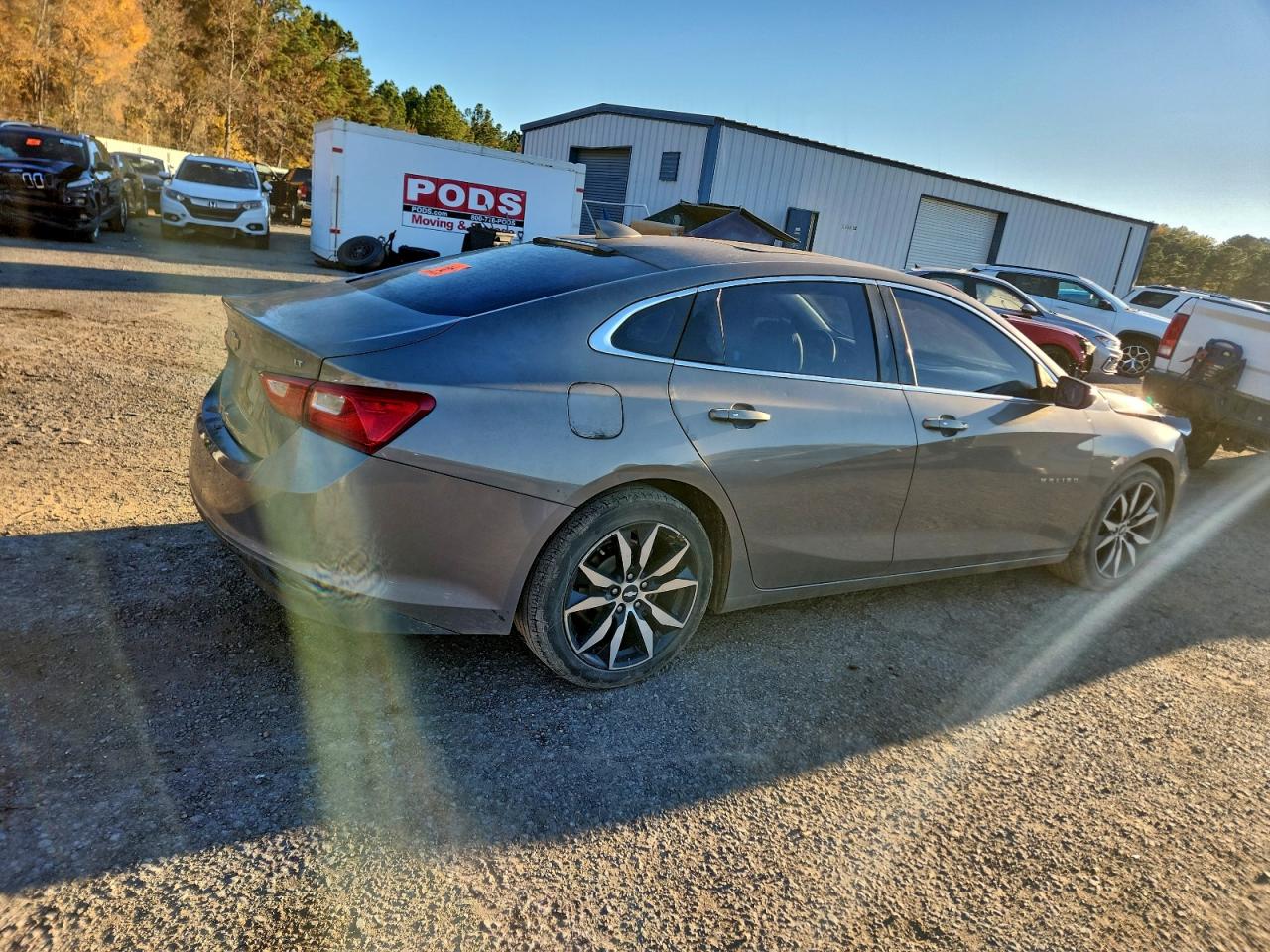 2017 CHEVROLET MALIBU LT photo 3