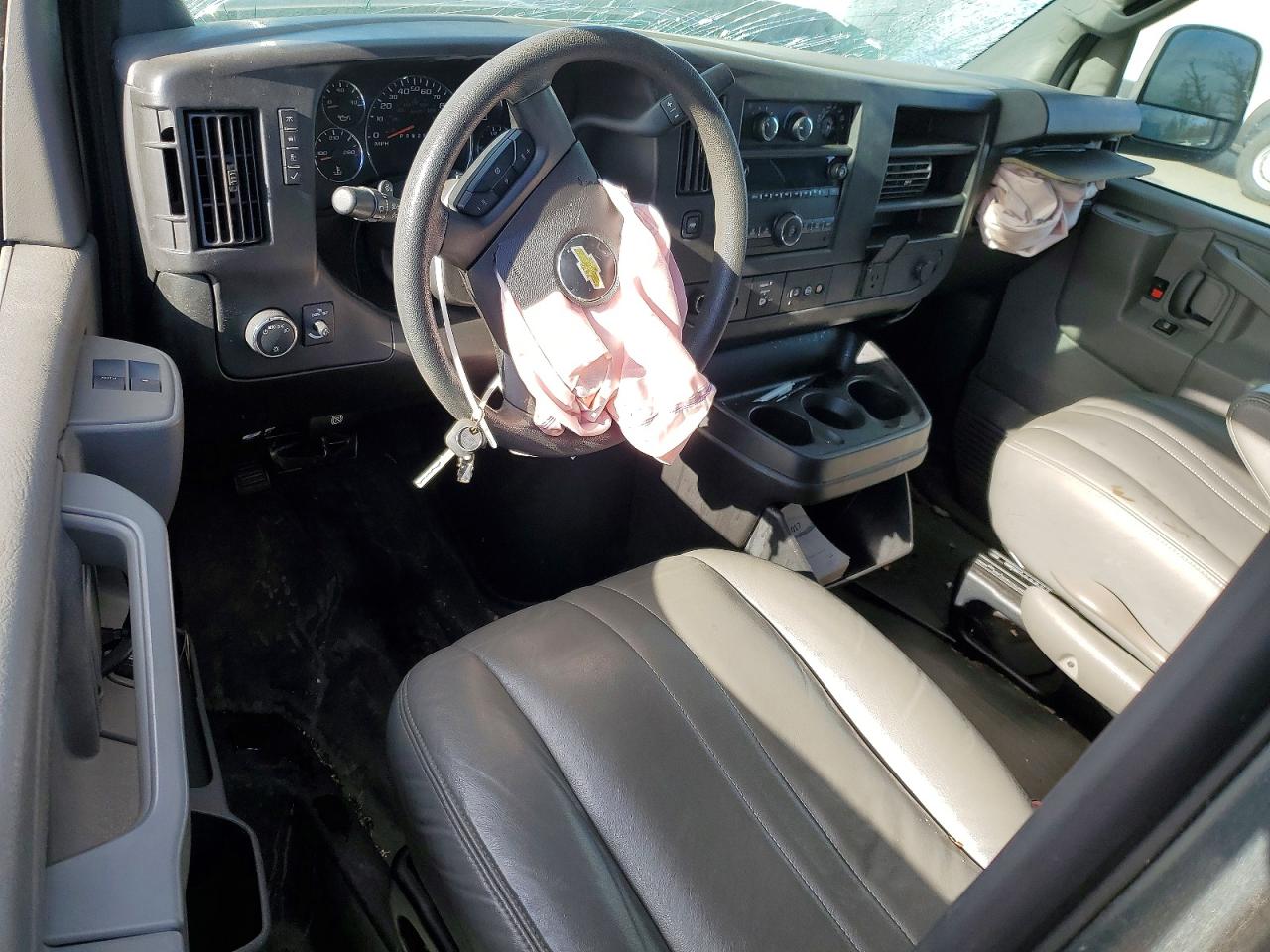2017 CHEVROLET EXPRESS G3500 LS photo 8