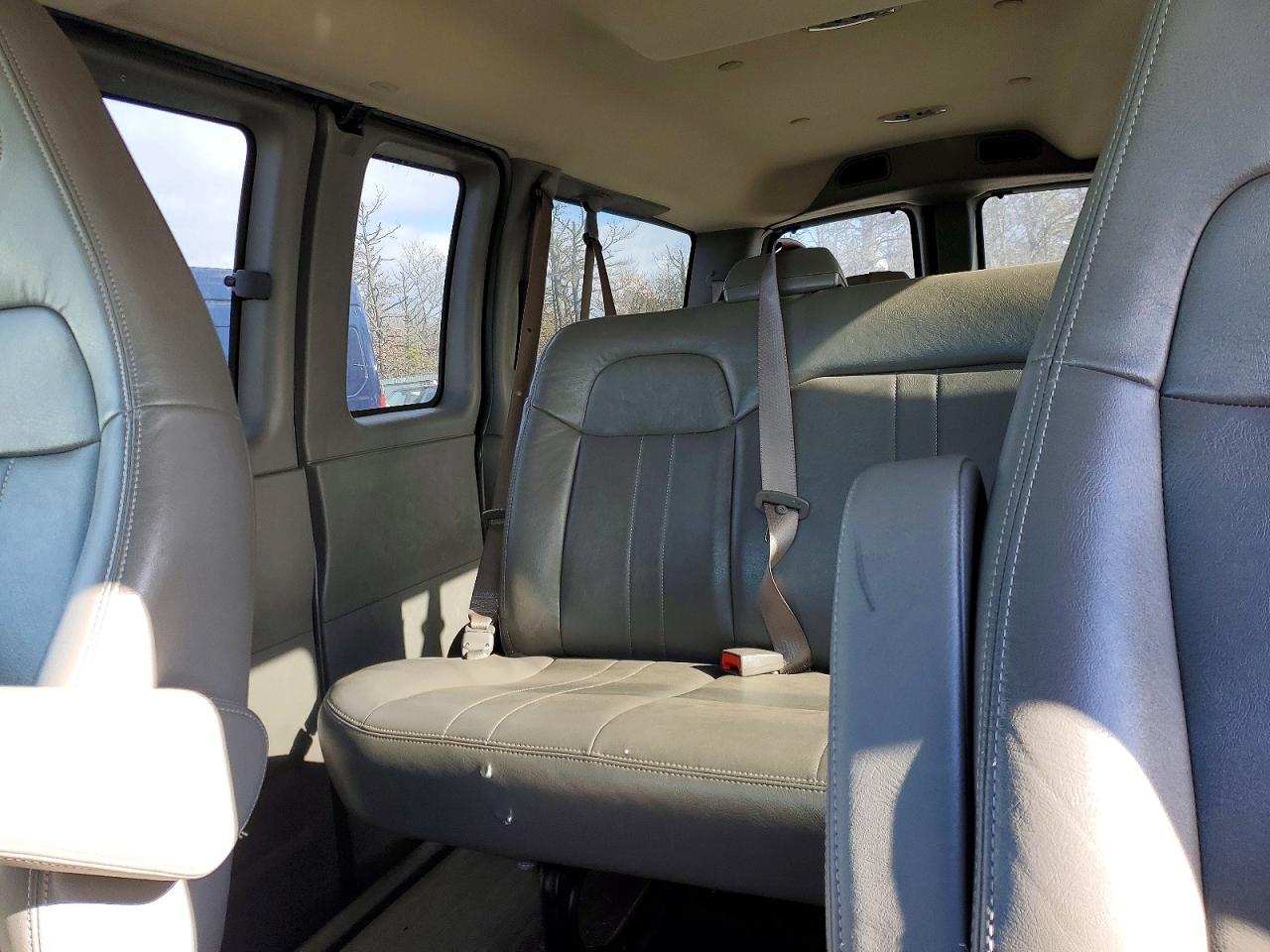 2017 CHEVROLET EXPRESS G3500 LS photo 10