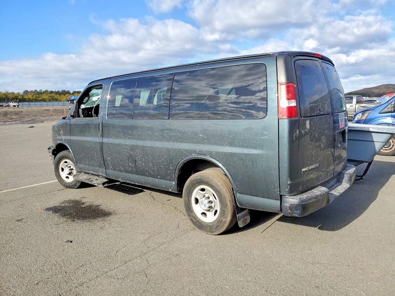2017 CHEVROLET EXPRESS G3500 LS photo 2