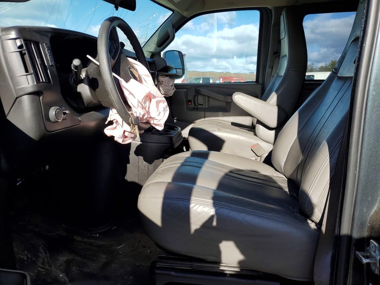 2017 CHEVROLET EXPRESS G3500 LS photo 7