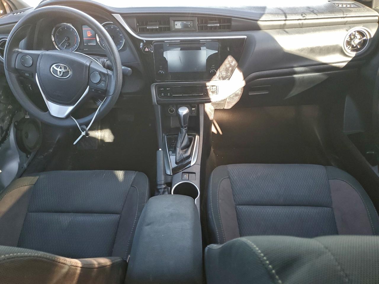 2019 TOYOTA COROLLA photo 8