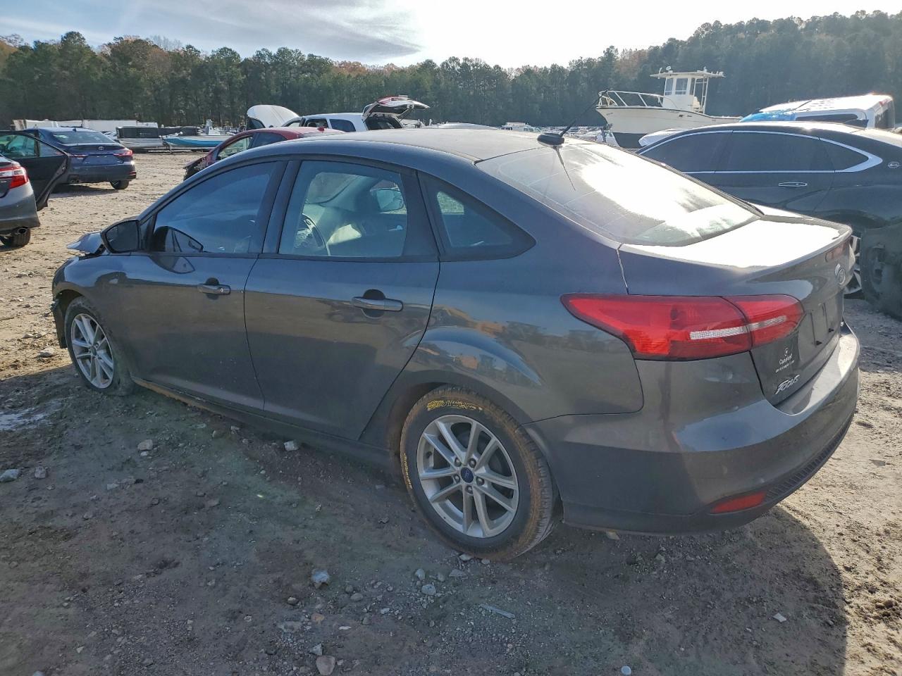 2017 FORD FOCUS SE photo 2
