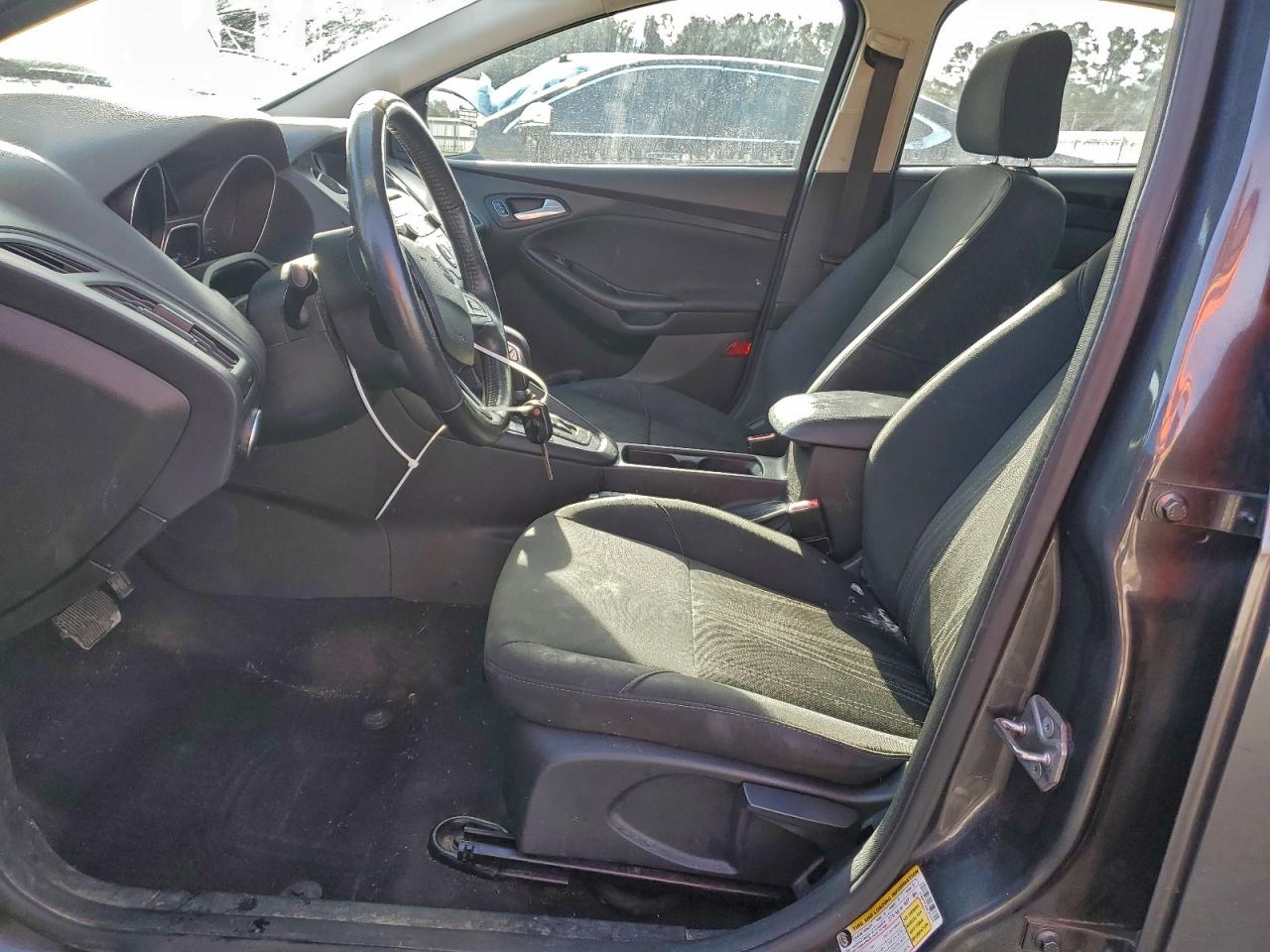 2017 FORD FOCUS SE photo 7